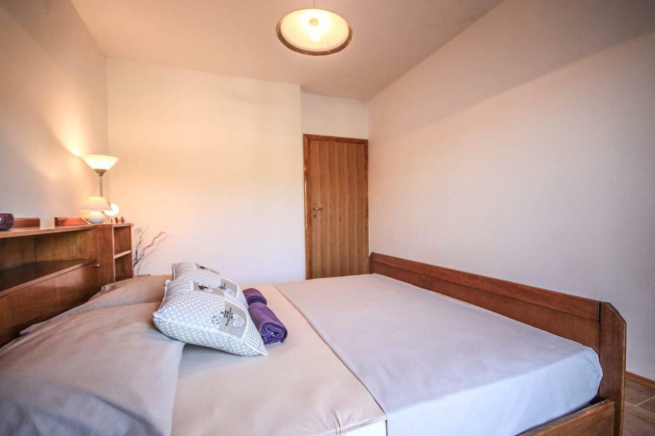 Marivo Guest House Molunat Exterior photo